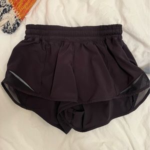 Lulu Lemon Hotty Hot Short 2.5” Size 4